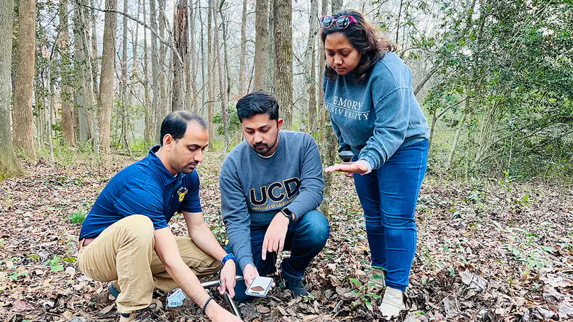 Paint color-matcher quantifies iron levels in soil